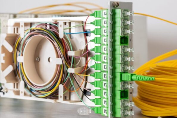 When to Use a Fiber Optic Splitter 768x513 1